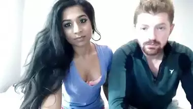 Indian chick gladdens spectators sucking bearded sex partner's dick