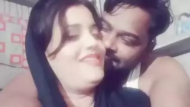Indian couple is going to have the first XXX experience on camera