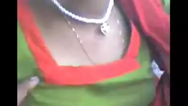 Hot Bhabhi’s boobs pressed and crushed in the park