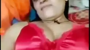 Desi mature slut strips slowly to show her XXX body to horny lover