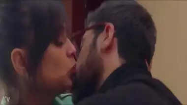 Indian famous actress passionate kiss