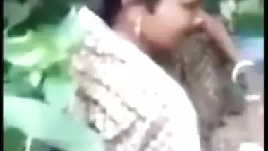 Desi mms sex videos, caught as devar fuck bhabhi outdoor In the jungle