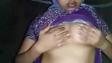 desi girl show boob press