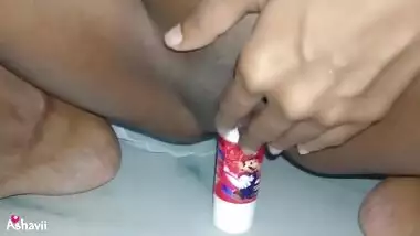 අම්මෝ බෝතලේකින් ගන්න සැප Ashavi Entering A Bottel To Her Sexy Pussy