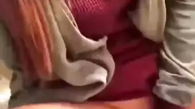 Desi girl fingering pussy