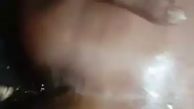 badi gand wali bhabhi ko tel lagakar choda,enjoy fuçking sounds