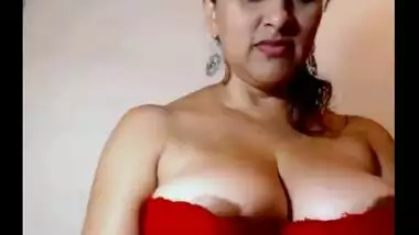 Busty boobs Sumitra aunty in her 2nd mms clip