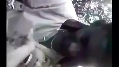 Indian outdoor sex clip of bengali girl romance with lover