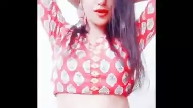 Hot navel college babe subha erotic navel show.