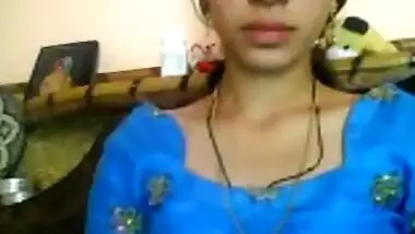 Desi girl shows boobs.