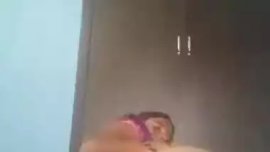 Telugu housewife showing her boobs pussy