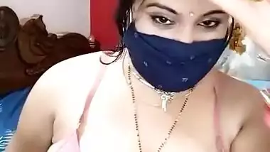 Today Exclusive- Super Hot Desi Bhabhi Showing Her Big Boobs And Fingerring