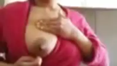 Indian Milf showing her boobs and undressing