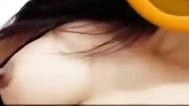 Indian gf Showing her Boobs