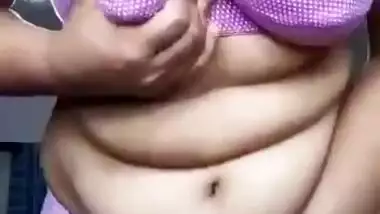 Desi bhabi show her big boob selfie video