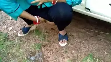 Desi Indian Aunt Outdoor Public Pissing Video Compilation