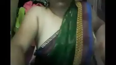 40yr old Thick Indian Aunty Plays on Webcam