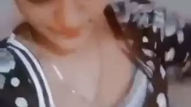 Indian college girl boob show selfie viral MMS