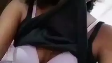 Cute Lankan Girl Shows Her Boobs