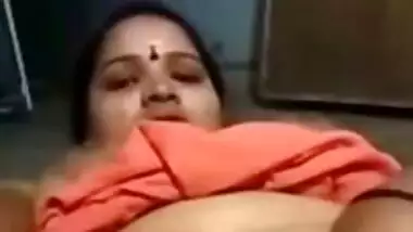 desi aunty fingring with video call