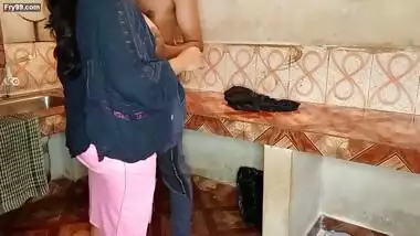 Maid Boli SAHEB Pahle Khana Bana Lene Do Baad Me Aram Se Chod Lena Meri Chut