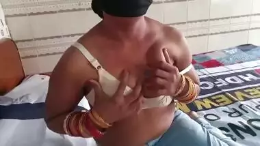 First Ever Desi Roshni Bhabhi Exposed Her Sexy Boobs Mastubating Pussy