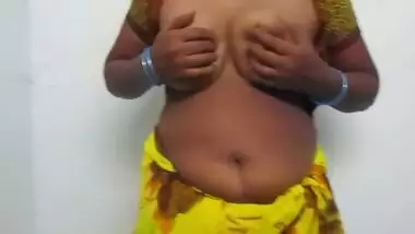 sexy village Nude aunty showing hot Boobs and Pussy(1)
