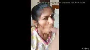 Mature desi maid blowjob to young guy