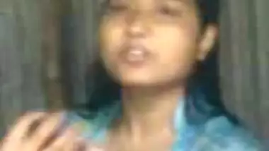 Bangladeshi Bhabi Bathing