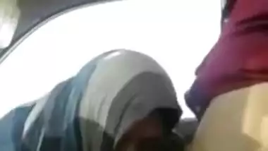 indian muslim aunty having fun in car