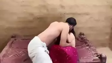 Desi Village Big Boobs Bhabhi Ko Devar Ne Khat Pe Letake Ki