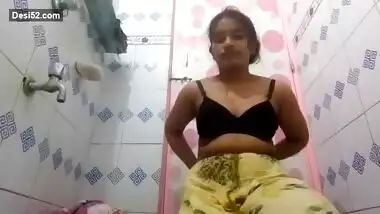 Desi girl bathroom show