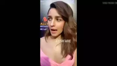 Alia Bhatt boobs show hot