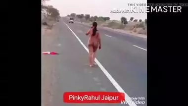 Pink Rahul Jaipur - Daring wife stripping nude on highway