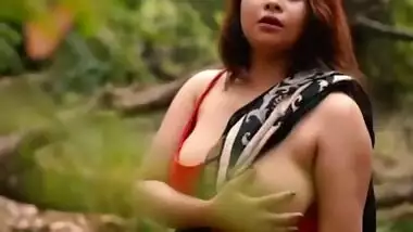 Super busty Desi XXX wife have sexy outdoor video shoot