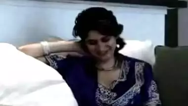 Horny Mumbai Auntie Blowjob and Doggy Style