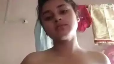 Hot delhi girl parnieeti showing boobs to lover