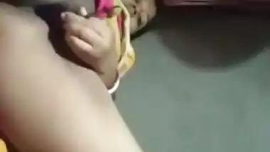 Horny Desi Boudi Masturbating Vdo