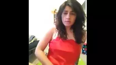 Hindi sex hawt video of Punjabi girl Sona fingering and groaning!