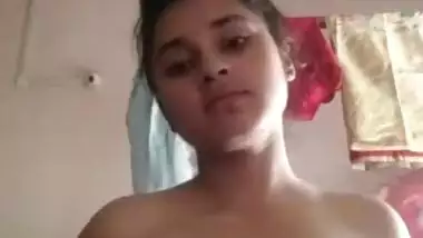 Wondrous Desi chick finally overcomes shyness and takes off white top