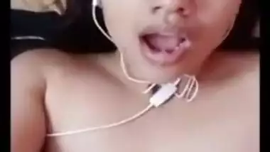Desi female masturbates XXX pussy in bed for lover via video link