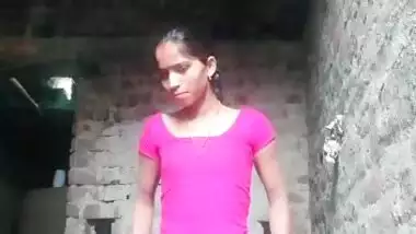 Desi village wife show her sexy fgr