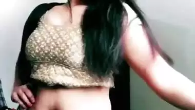 Insta Babe very sexy dance !