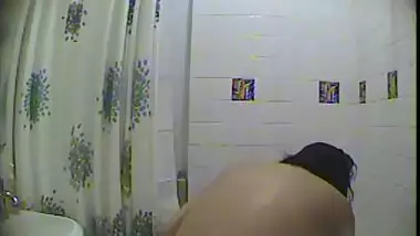 Big boobs desi indian girlfriend bathing caught by hidden cam mms