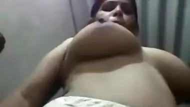 Horny Aunty Makes Selfie Of Her Big Breasts