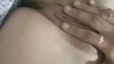Indian girl nude asshole and puffy pussy shown