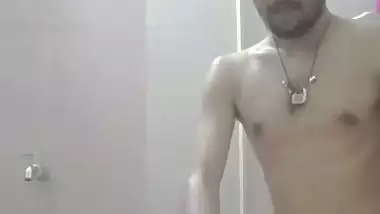 Hot desi porn of a hot Bhabhi and devar from the bathroom