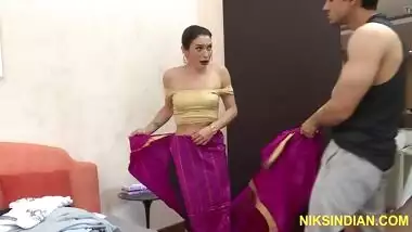 Desi Kaamwali Amma ki saree utar kar zabardast gaand chodi