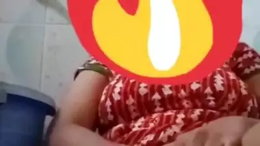 Horny Desi Girl Masturbating