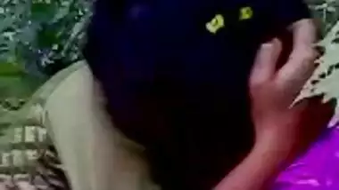 amateur indian girls kiss